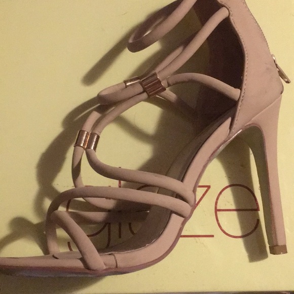 Normal wear - Picture 2 of 4